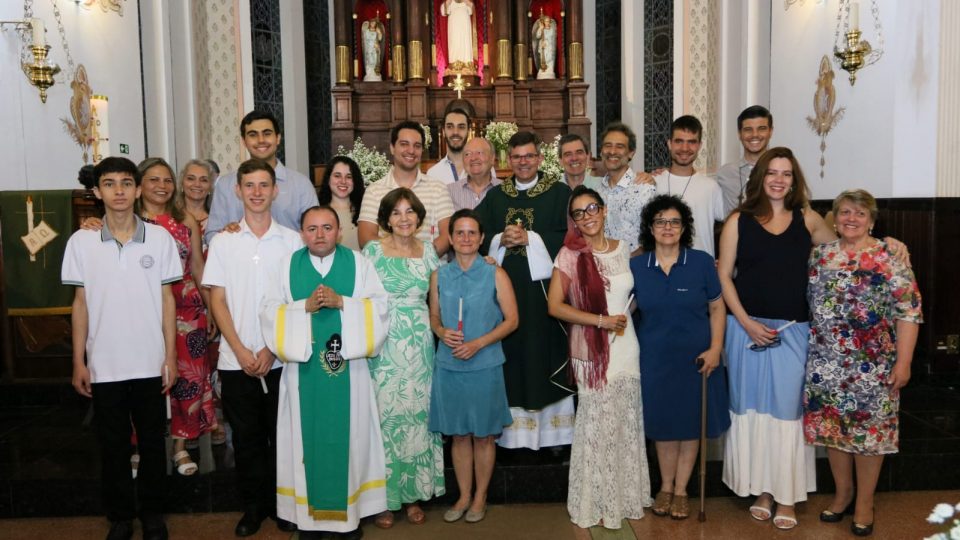 Vigário Episcopal Padre Edson Godoy preside Crisma em São Carlos