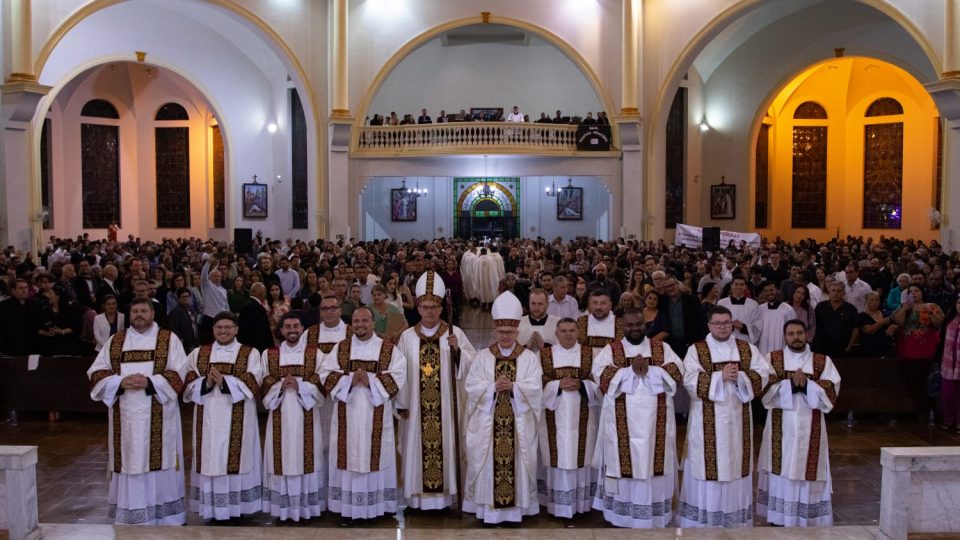 Ordenados diáconos para servir a Igreja na Eucaristia, na Palavra e na caridade