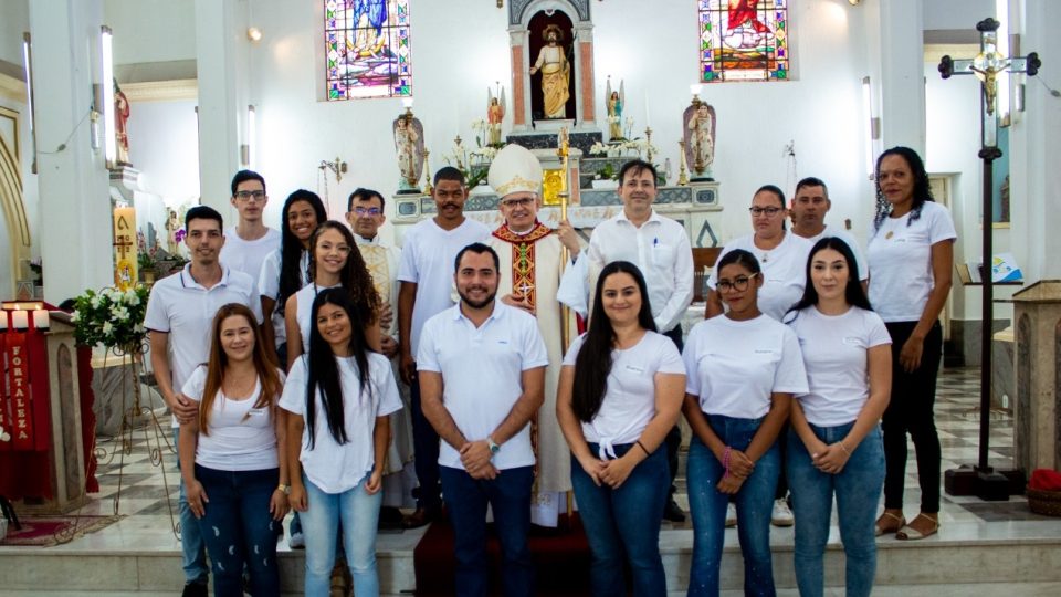 Bispo Auxiliar da Diocese de São Carlos preside Sacramento da Crisma em Ribeirão Bonito