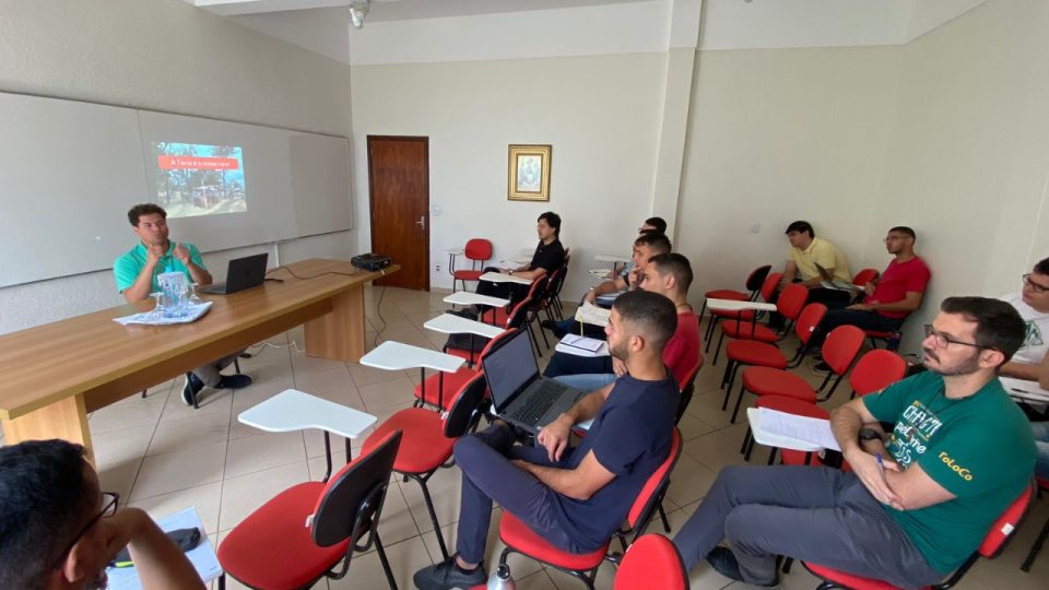 Seminaristas participam de palestra no segundo dia da SAFIL