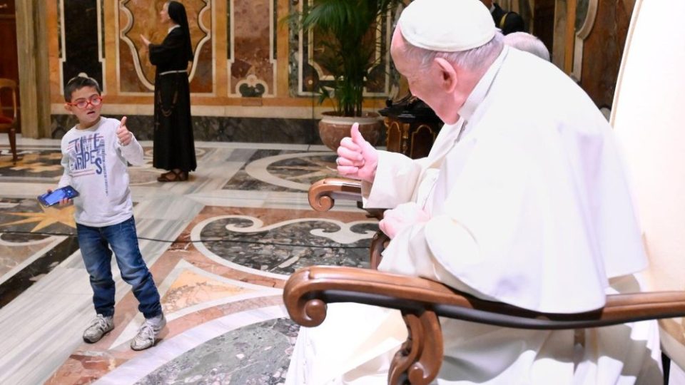 Papa exorta a transformar a indiferença em proximidade e a exclusão em pertença