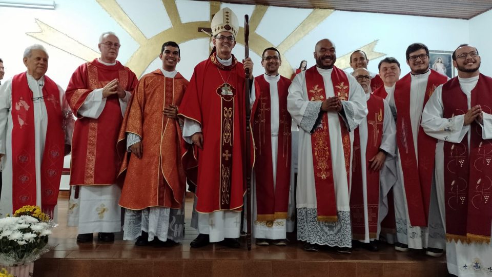 Padre Charles dos Reis é provisionado Administrador Paroquial da nova Quase Paróquia de Santa Luzia