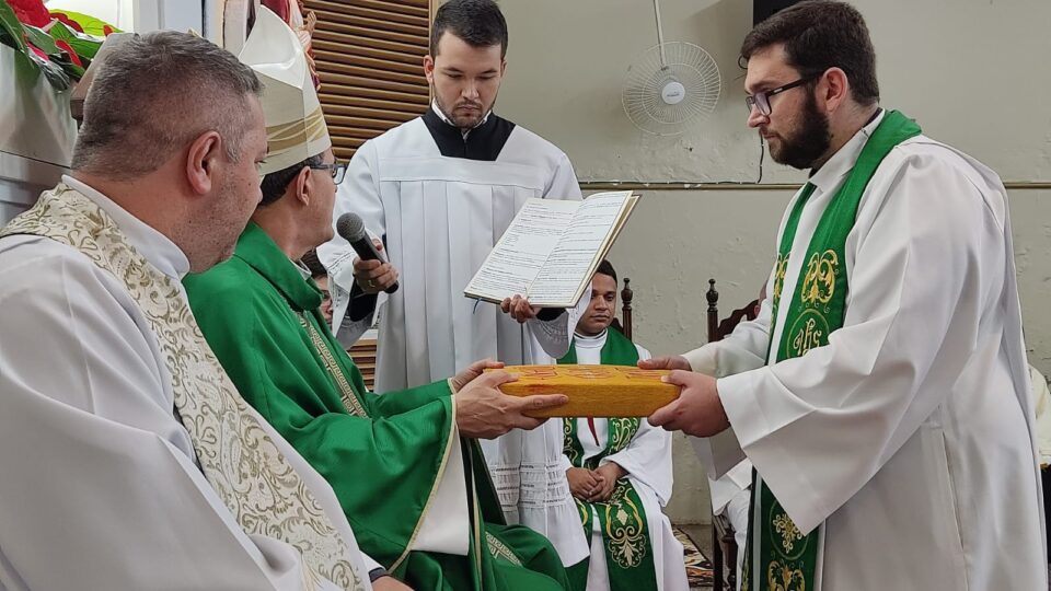 Padre Caio Renato é empossado na Paróquia São Francisco de Assis em Araraquara