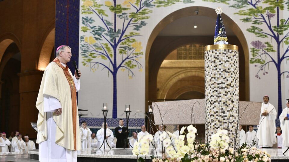 EM MISSA DEDICADA À POSSE DA NOVA PRESIDÊNCIA DA CNBB, DOM JAIME PEDE BÊNÇÃOS À MÃE APARECIDA PARA NOVA GESTÃO