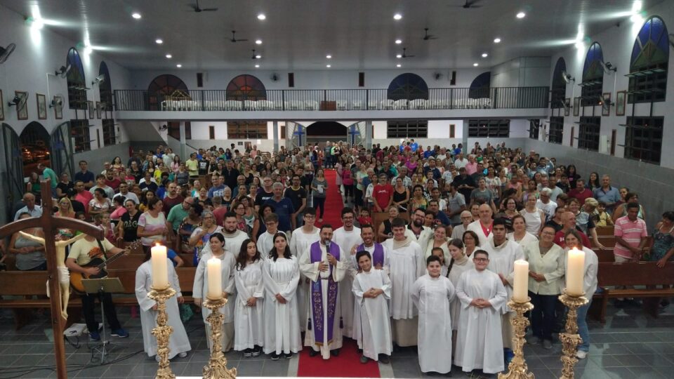 Paróquia São João Batista em Jaú celebra Via Sacra da Unidade