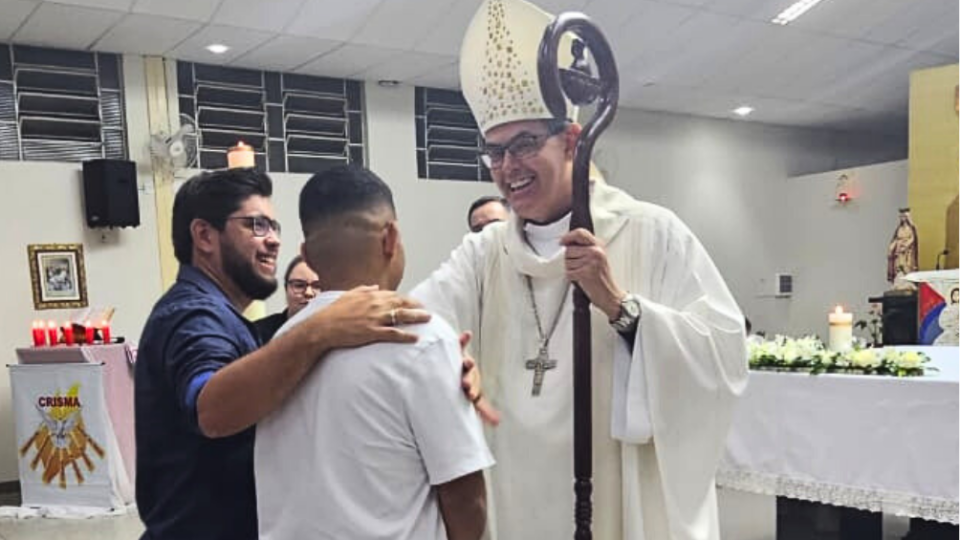 Dom Luiz Carlos preside Sacramento da Crisma na Paróquia Santa Isabel, em São Carlos