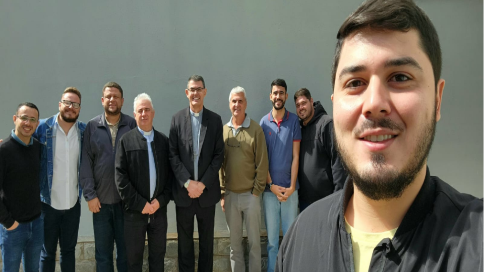 Seminaristas da Síntese se reúnem com o Bispo Diocesano