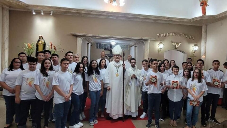 Paróquia Santa Rosa de Lima recebe Dom Luiz Carlos para o Sacramento da Crisma