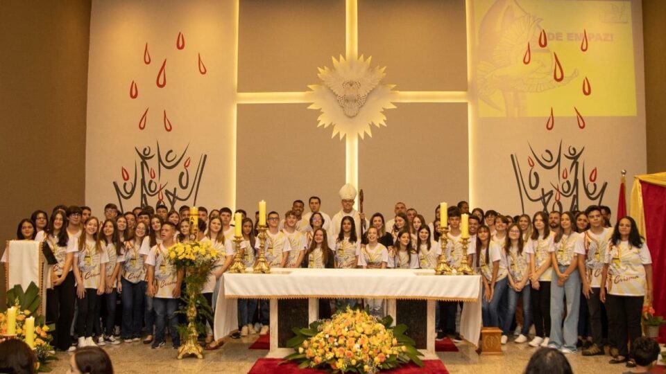 Bispo Diocesano preside sétimo dia da Novena de Pentecostes na Paróquia Divino Espírito Santo em Jaú