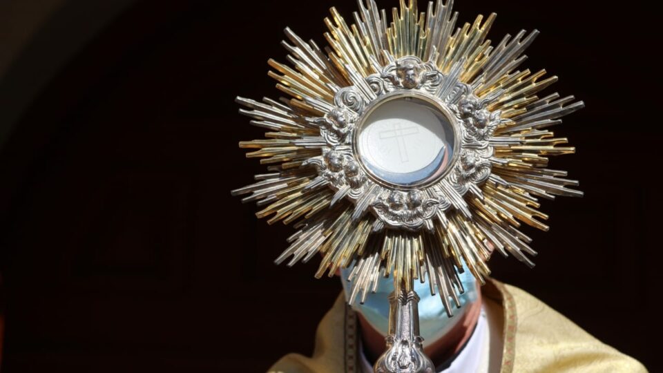 Qual o significado da procissão de Corpus Christi?