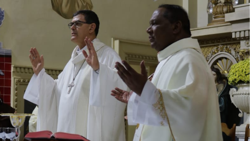 Fiéis católicos de São Carlos festejam Santo Antônio