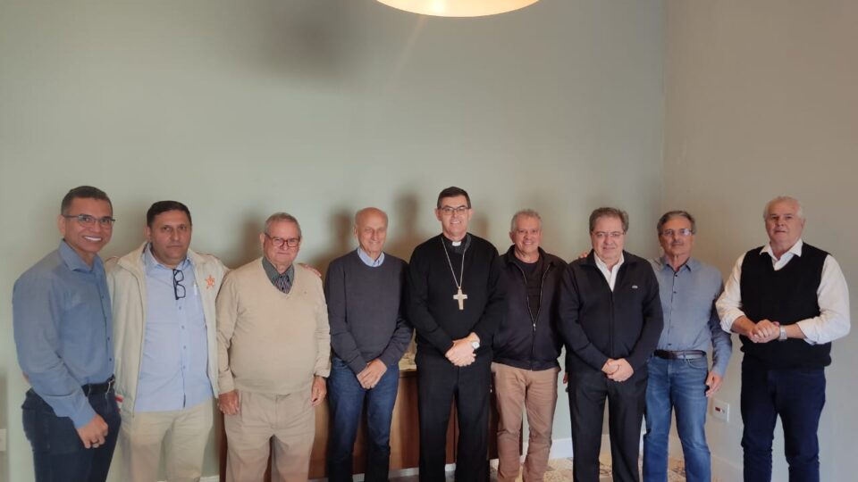 BISPO DIOCESANO SE REÚNE COM CONSELHO ECONÔMICO