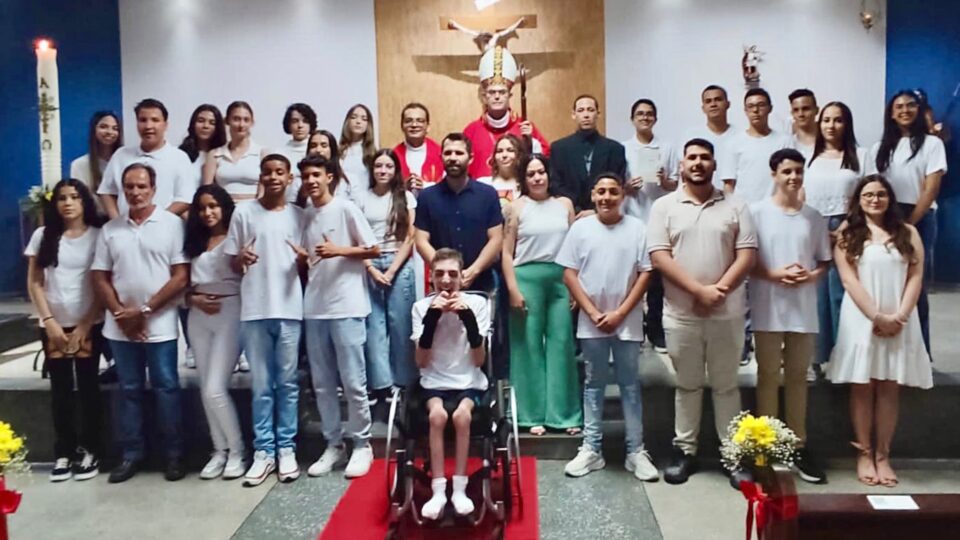 Paróquia São João Batista recebe Dom Luiz Carlos para o Sacramento da Crisma