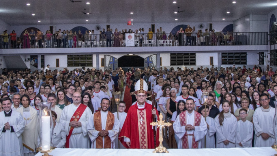 120 jovens são crismados na Paróquia São João de Jaú