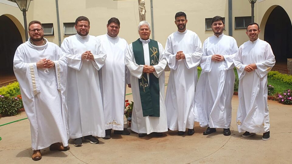 SEMINARISTAS DA DIOCESE REALIZAM RETIRO PARA ORDENAÇÃO DIACONAL