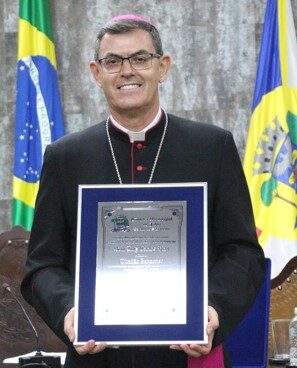 DOM LUIZ RECEBE O TÍTULO DE CIDADÃO JAUENSE