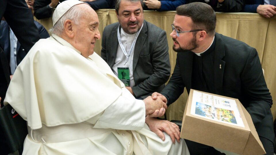 SANTUÁRIO DA BABILÔNIA, APRESENTADO AO PAPA FRANCISCO E DEMAIS REITORES DO MUNDO.