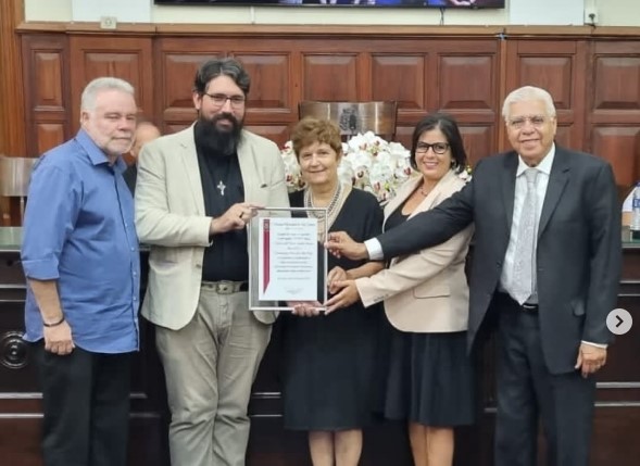 PADRE JOÃO VICTOR BULLE RECEBE O PRÊMIO SANTO DIAS DE DIREITOS HUMANOS