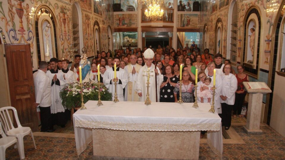 DOM LUIZ CARLOS DIAS PRESIDE MISSA NA CAPELA DE ITAQUERI DA SERRA