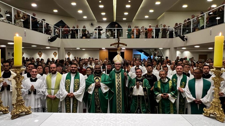 POSSE DOS NOVOS PADRES NA PARÓQUIA DIVINO ESPÍRITO SANTO – MUNICÍPIO DE JAHU