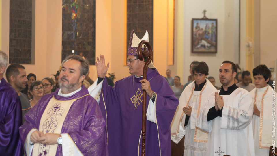 QUARTA-FEIRA DE CINZAS NA CATEDRAL EM SÃO SÃO CARLOS