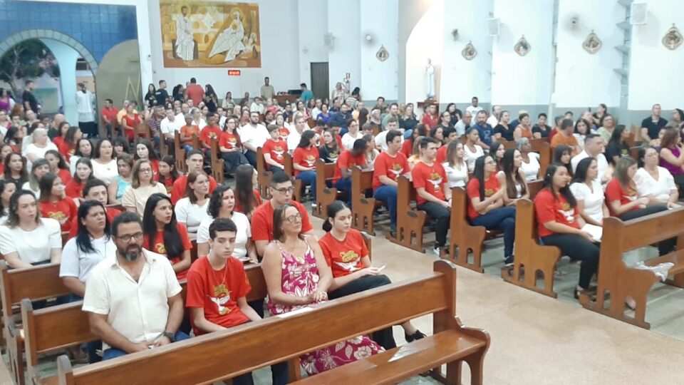 SANTO CRISMA NA PARÓQUIA NOSSA SENHORA APARECIDA EM SÃO CARLOS