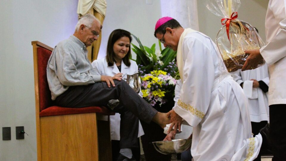 Dom Luiz celebra Ceia do Senhor na Paróquia Nossa Senhora do Carmo