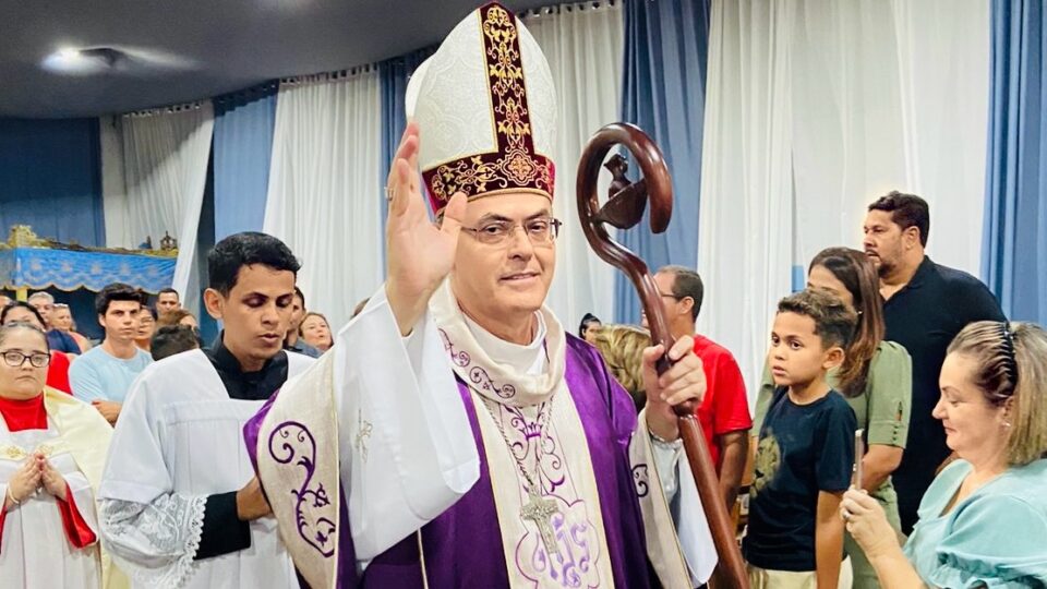 Dom Luiz celebra Crisma na Paróquia Imaculada Conceição em Ibitinga