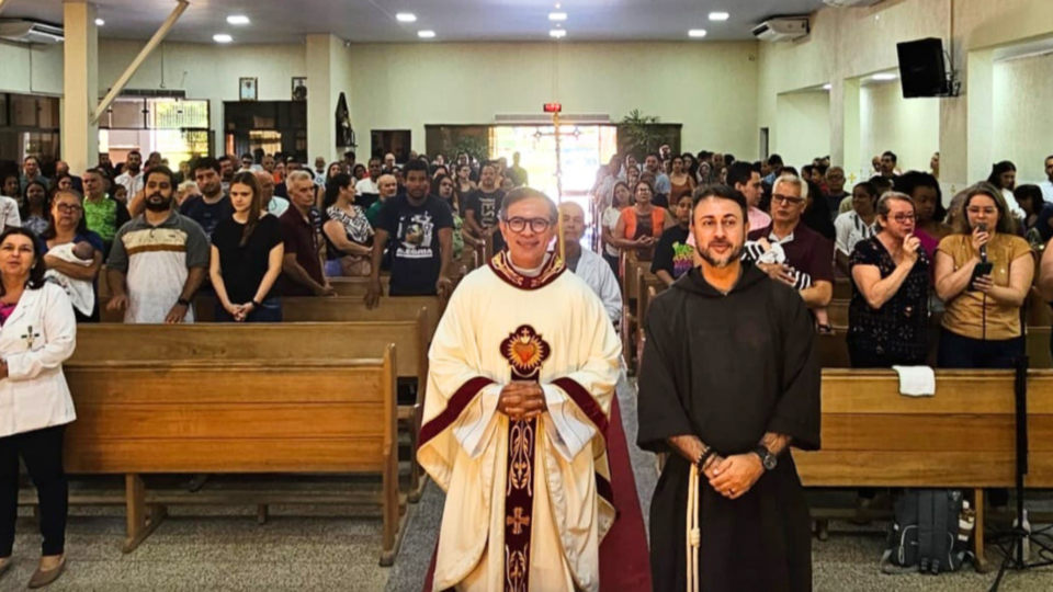 Paróquia São Francisco e Frei Arnaldo realizam reunião para missões populares