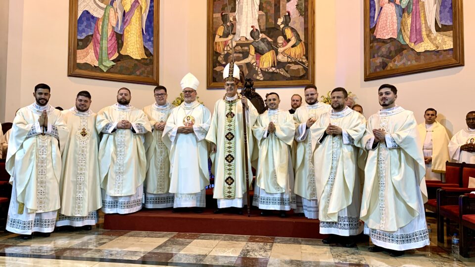 Diocese tem oito novos sacerdotes
