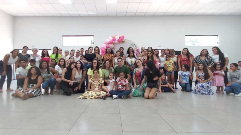 Grupo de Jovens Filhos da Padroeira realiza homenagem às mães