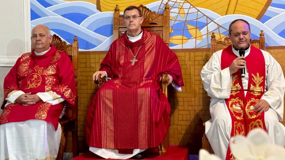 Bispo celebra Crisma na paróquia Senhor Bom Jesus em Mineiros do Tietê