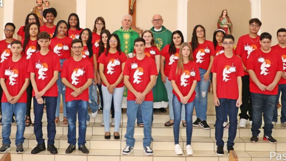 Crisma na Paróquia Santa Luzia em Bariri