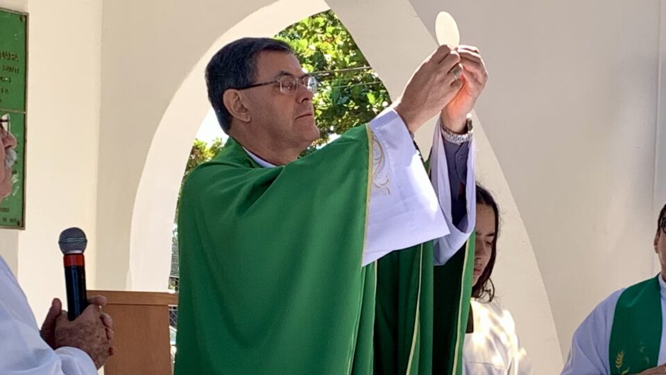 Dom Luiz preside missa de reinauguração da Capela São Manoel, no cemitério das Cruzes