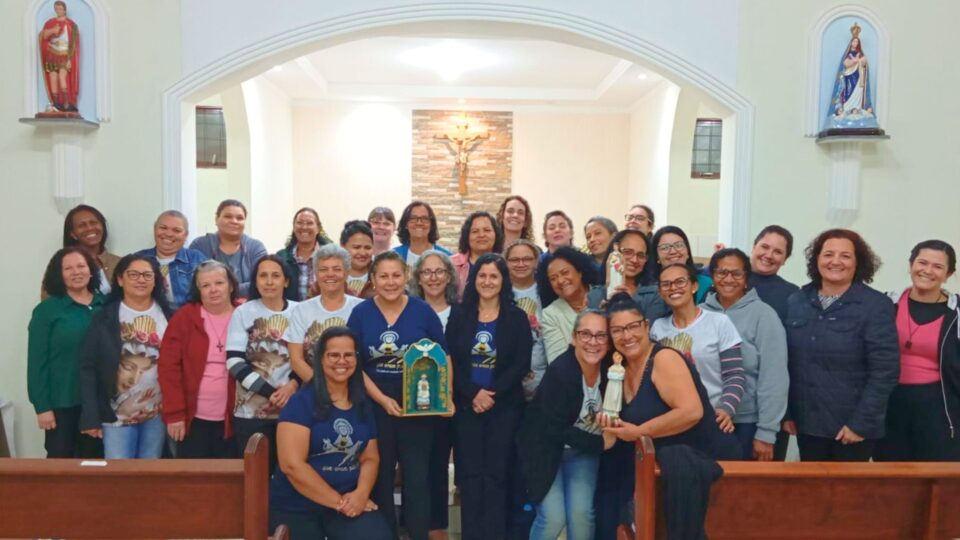 Paróquia Santo Expedito e Nossa Sra. da Abadia realiza encontro das “Mães que Oram pelos Filhos”
