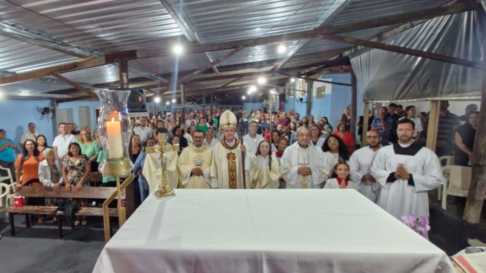 Bispo celebra na comunidade Santa Rita de Cássia em Matão
