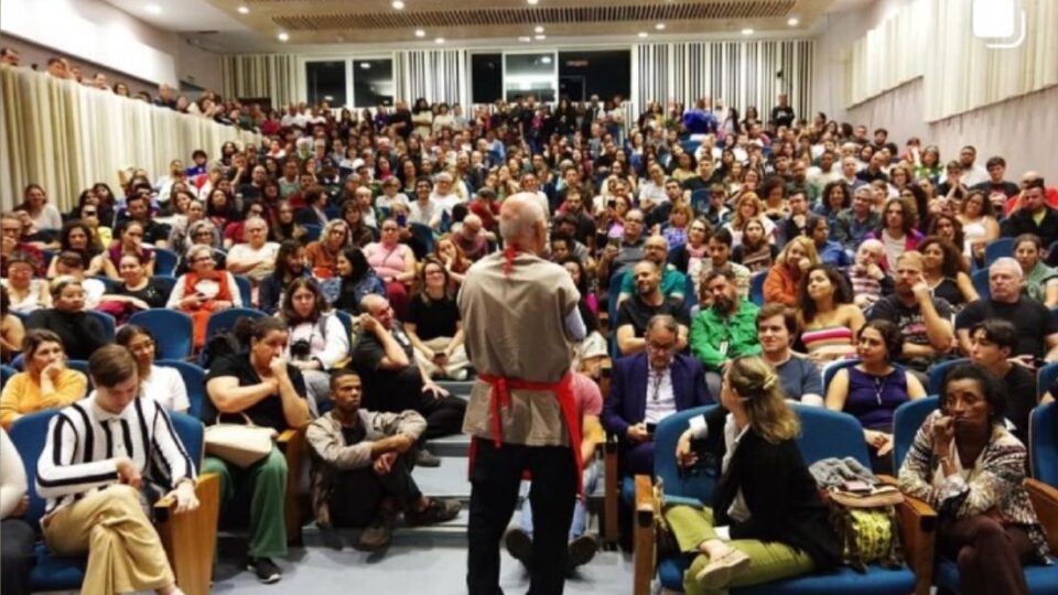 Seminaristas de Teologia participam de aula com Pe. Julio Lancellotti