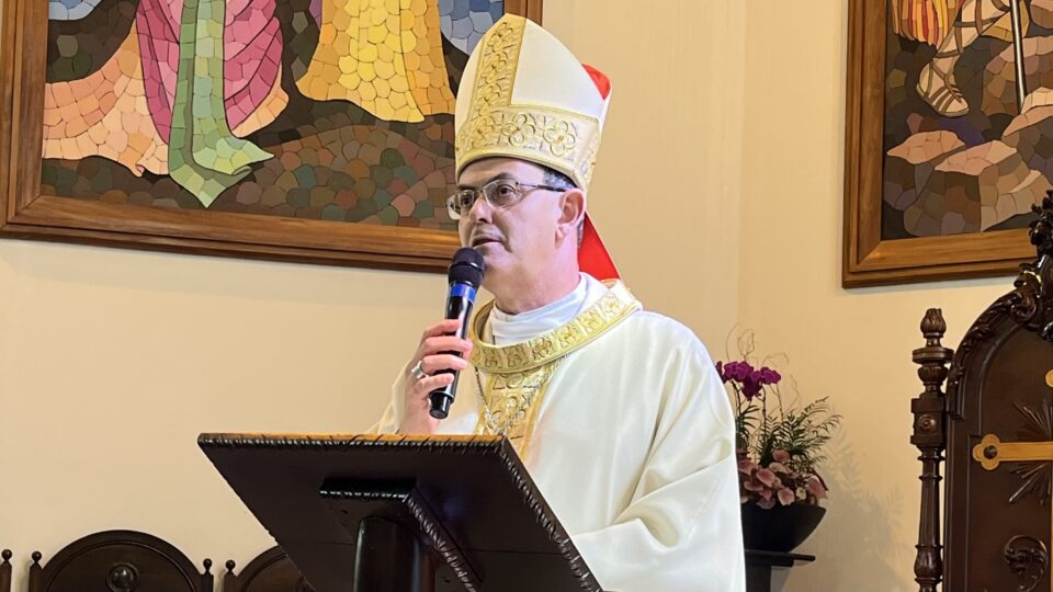 Dom Luiz celebra missa pelo início do conclave na Catedral