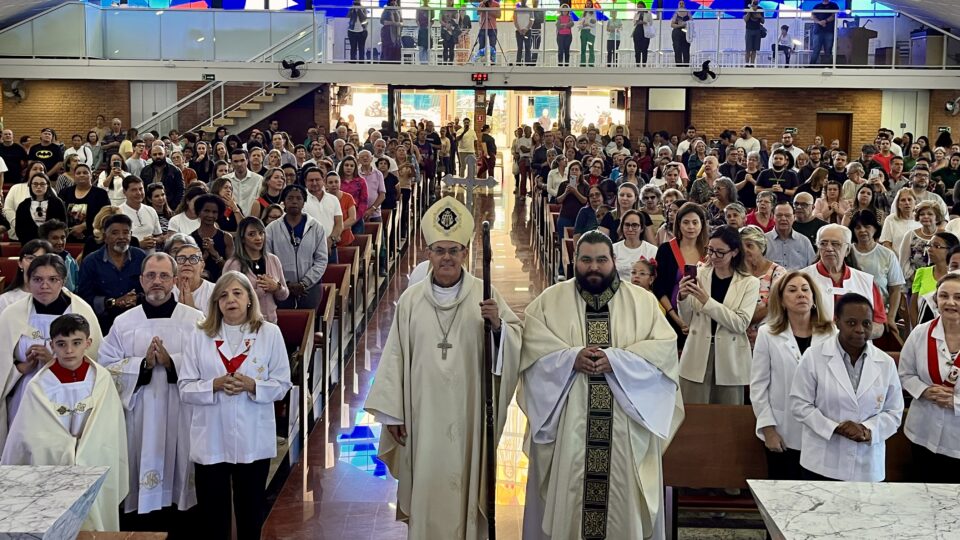 Dom Luiz Carlos celebra missa da padroeira na Paróquia N. S. de Fátima