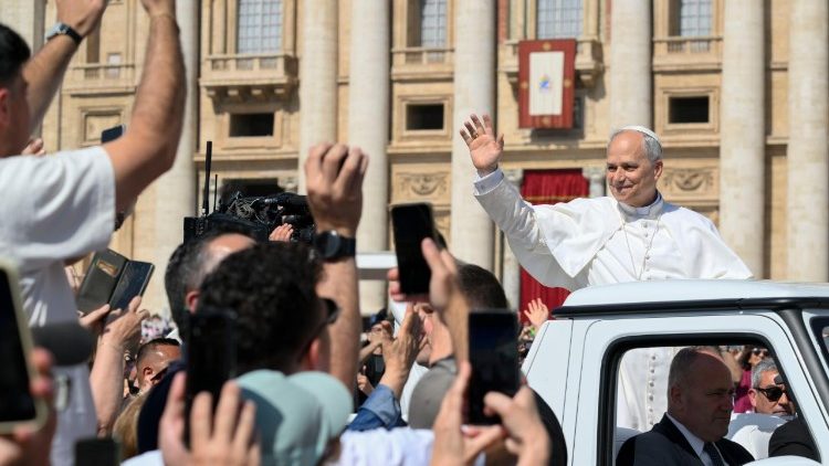 “Pentecostes: invocar o Espírito do amor e da paz para abrir as fronteiras do coração”