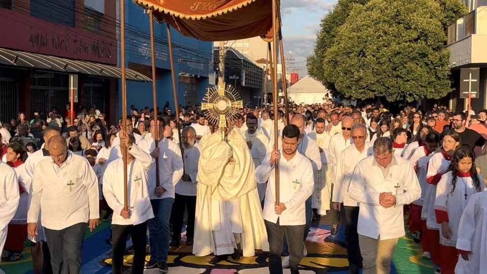 Corpus Christi reúne milhares de fiéis em Matão