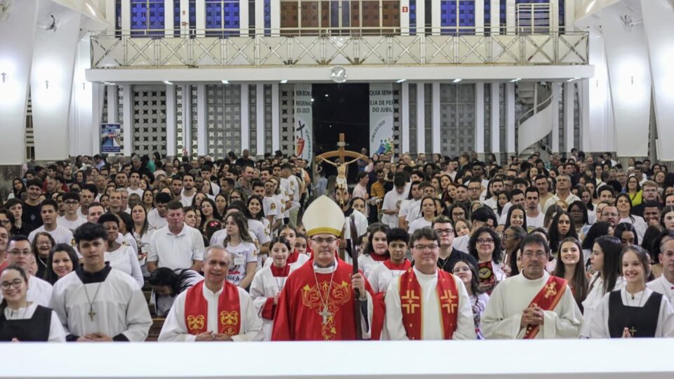 Dom Luiz Carlos preside crisma em Matão