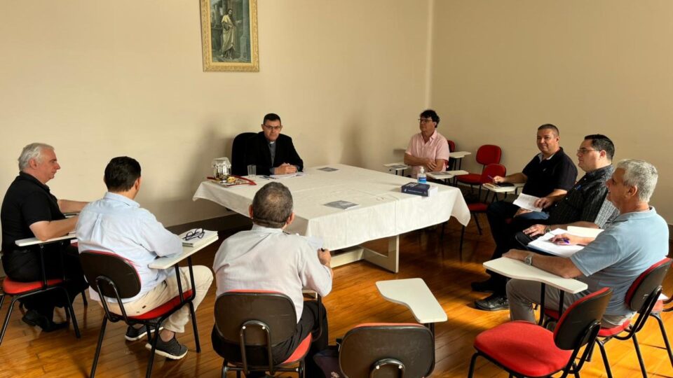 Reunião de estudo do regimento da Cúria Diocesana
